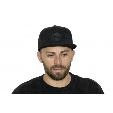 SNAPBACK FLAT BRIM - FULL BLACK